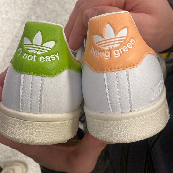 Ms. Piggy and Kermit adidas 8 men’s us - Picture 1 of 2